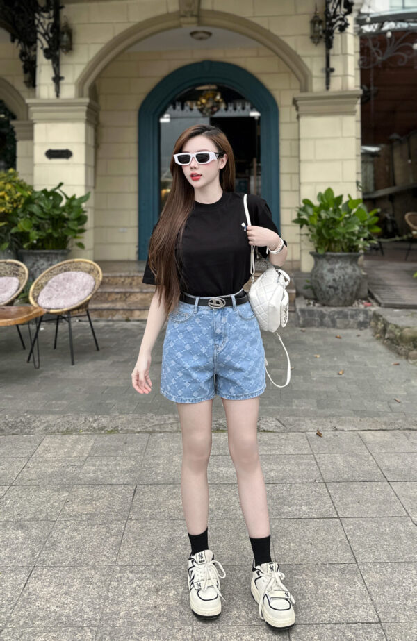 Áo Thun Nữ Cổ Tròn Thêu Ngực - Ảnh 5