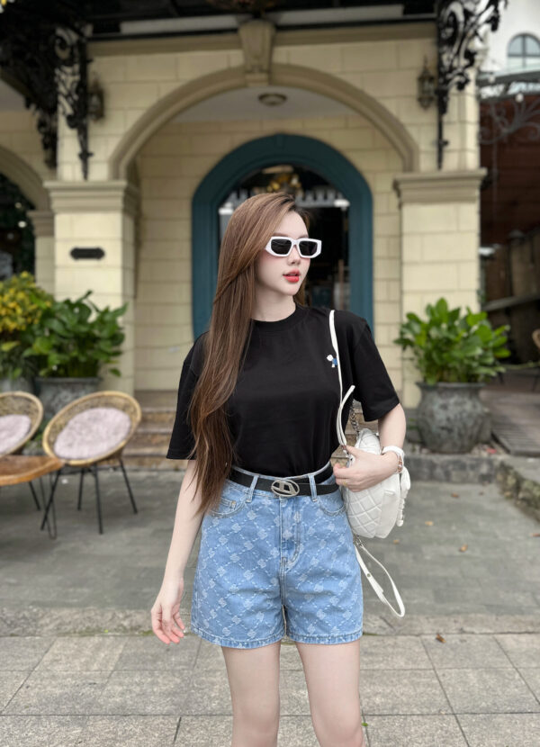 Áo Thun Nữ Cổ Tròn Thêu Ngực - Ảnh 2