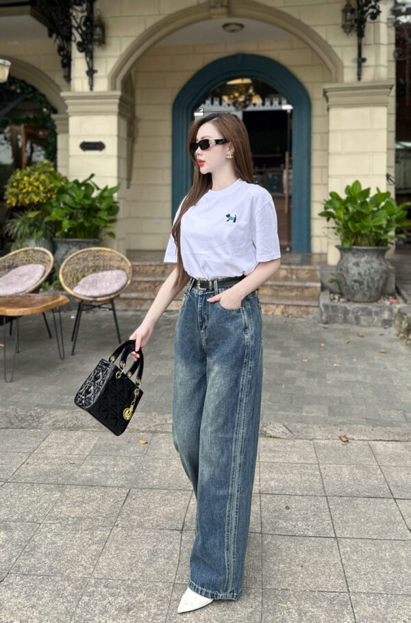 Áo Thun Nữ Cổ Tròn Thêu Ngực - Ảnh 4