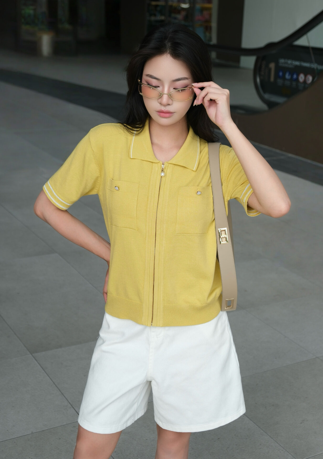 Quần short jeans cạp thường túi chéo - Ảnh 3