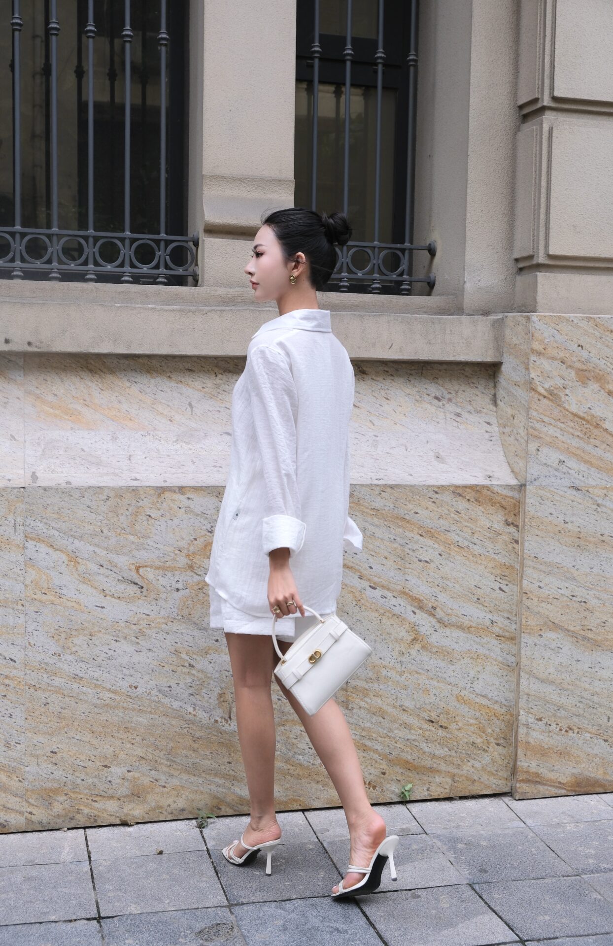 Bộ Đũi Quần Short Kèm Sơ Mi Nữ - Ảnh 3